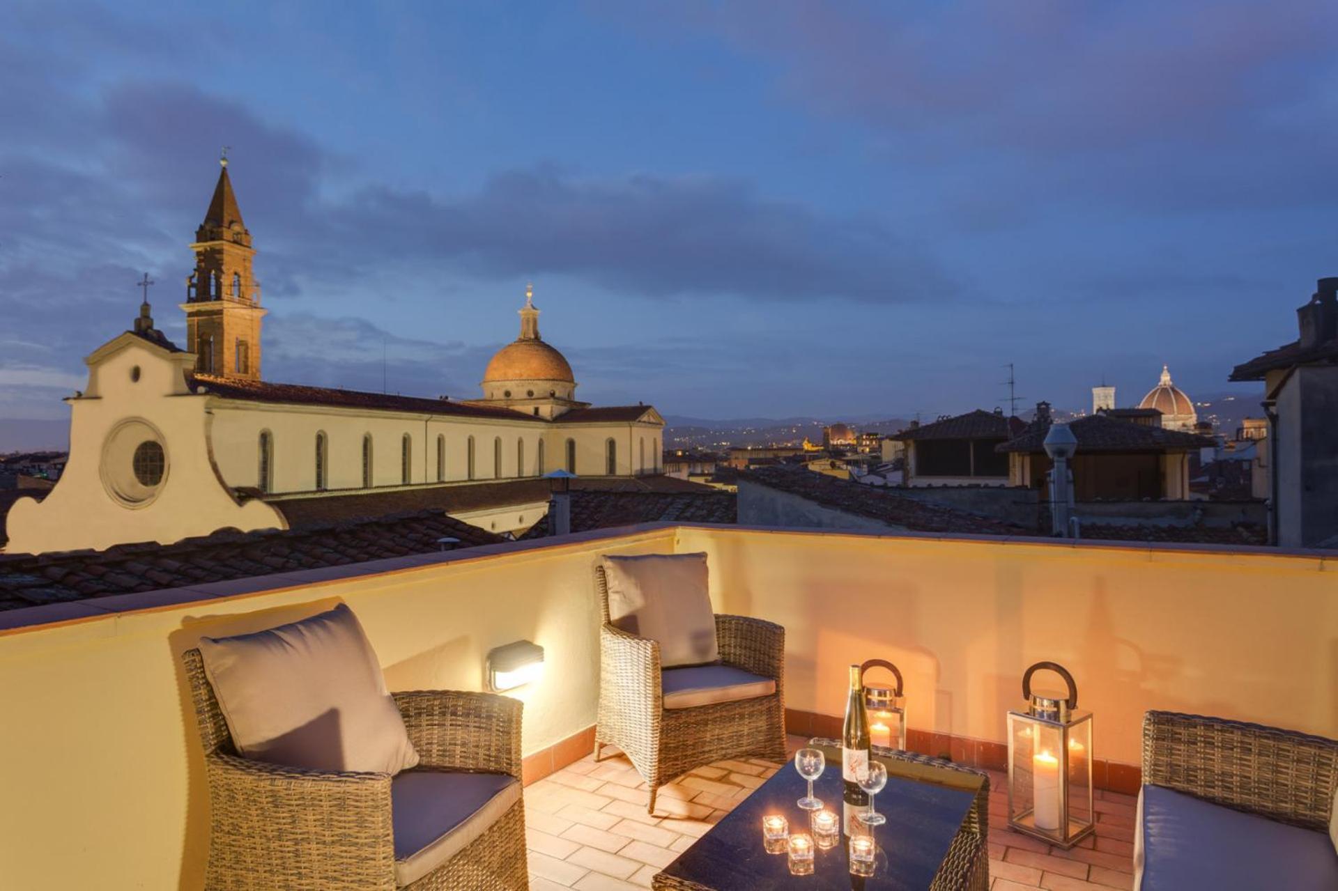 - Maggio Terrace With View Apartment *